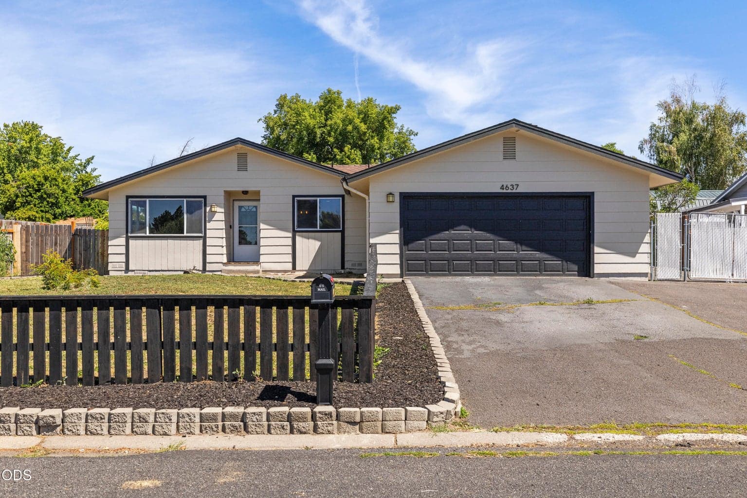 Photo of 4637 Sumac 3 of 44