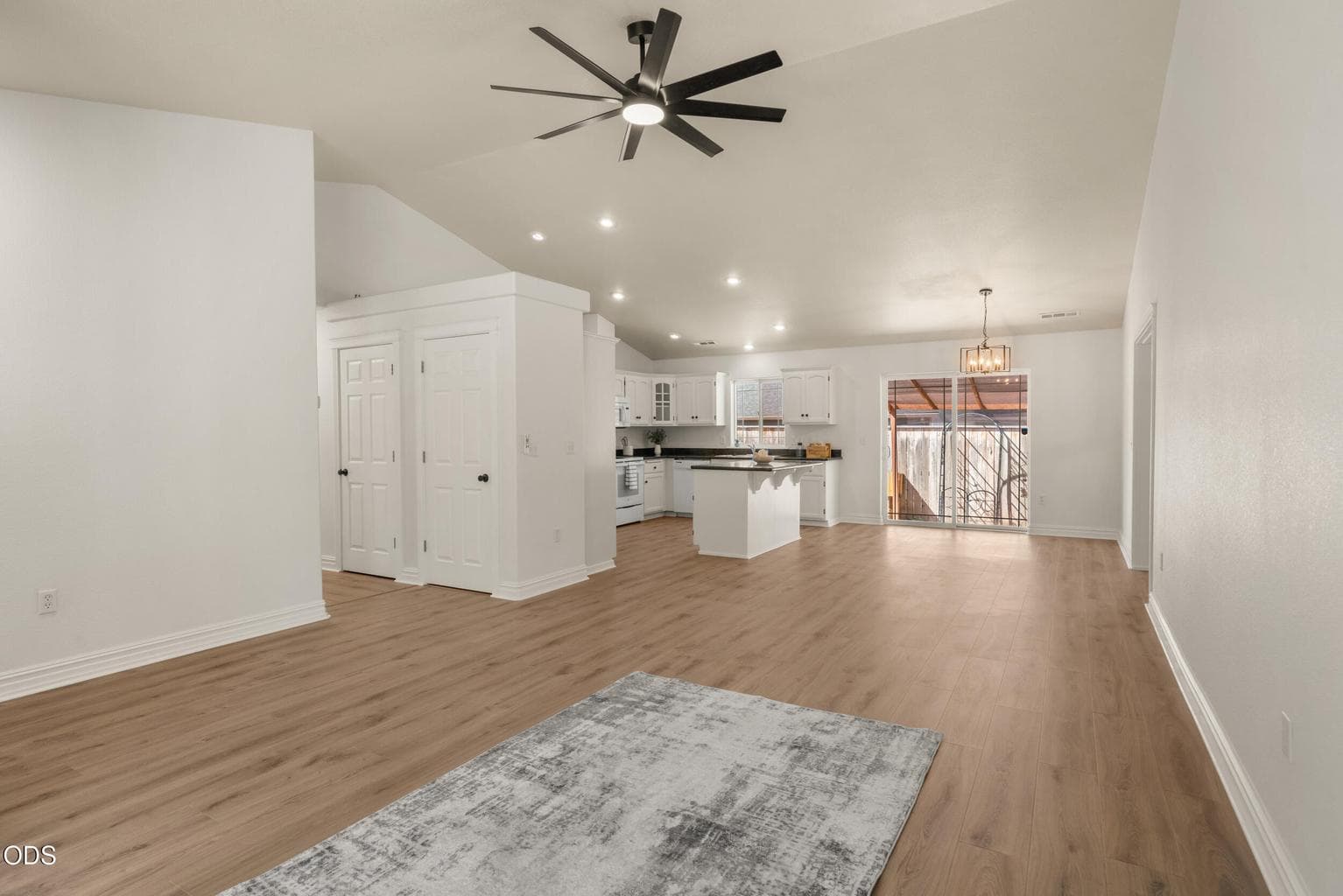 Photo of 416 Leandra 5 of 31