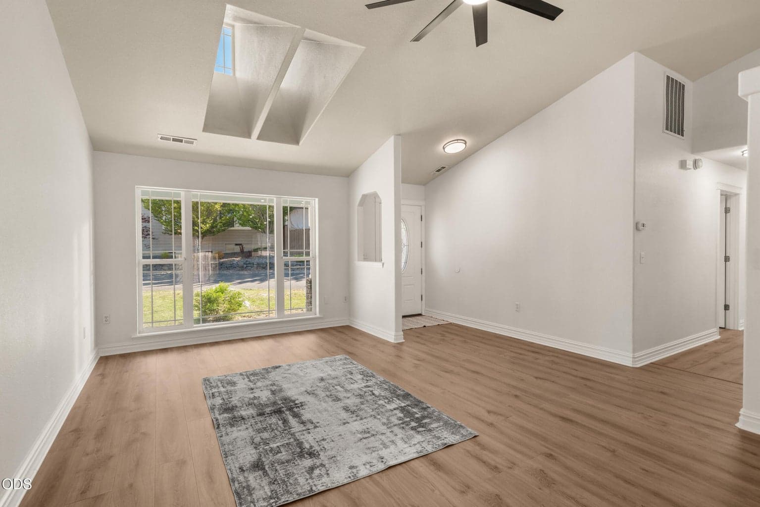 Photo of 416 Leandra 3 of 31