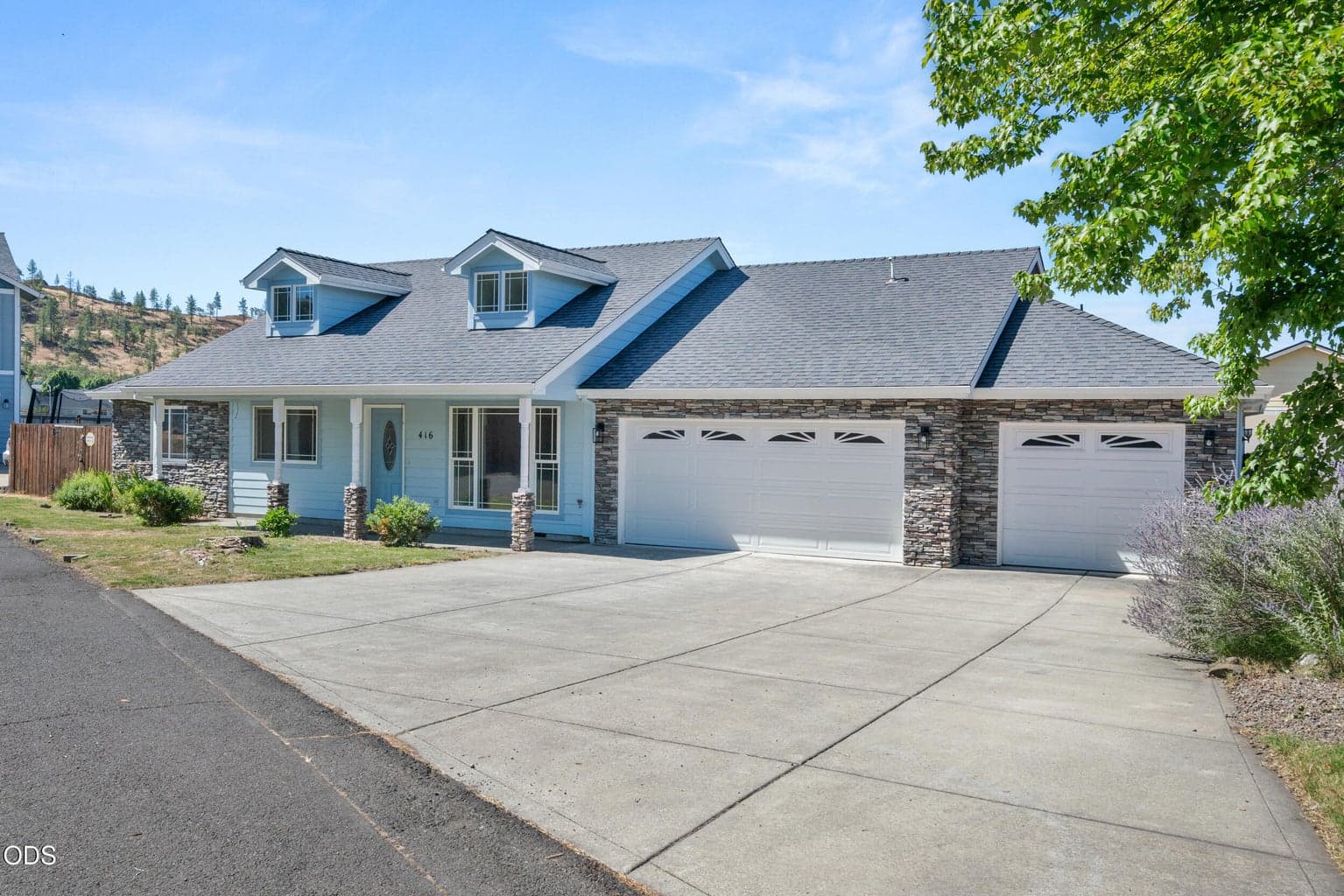 Photo of 416 Leandra 2 of 31
