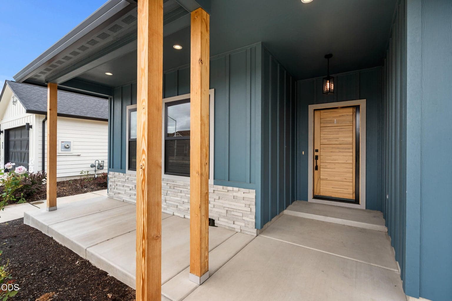 Photo of 961 Arrowhead 4 of 46