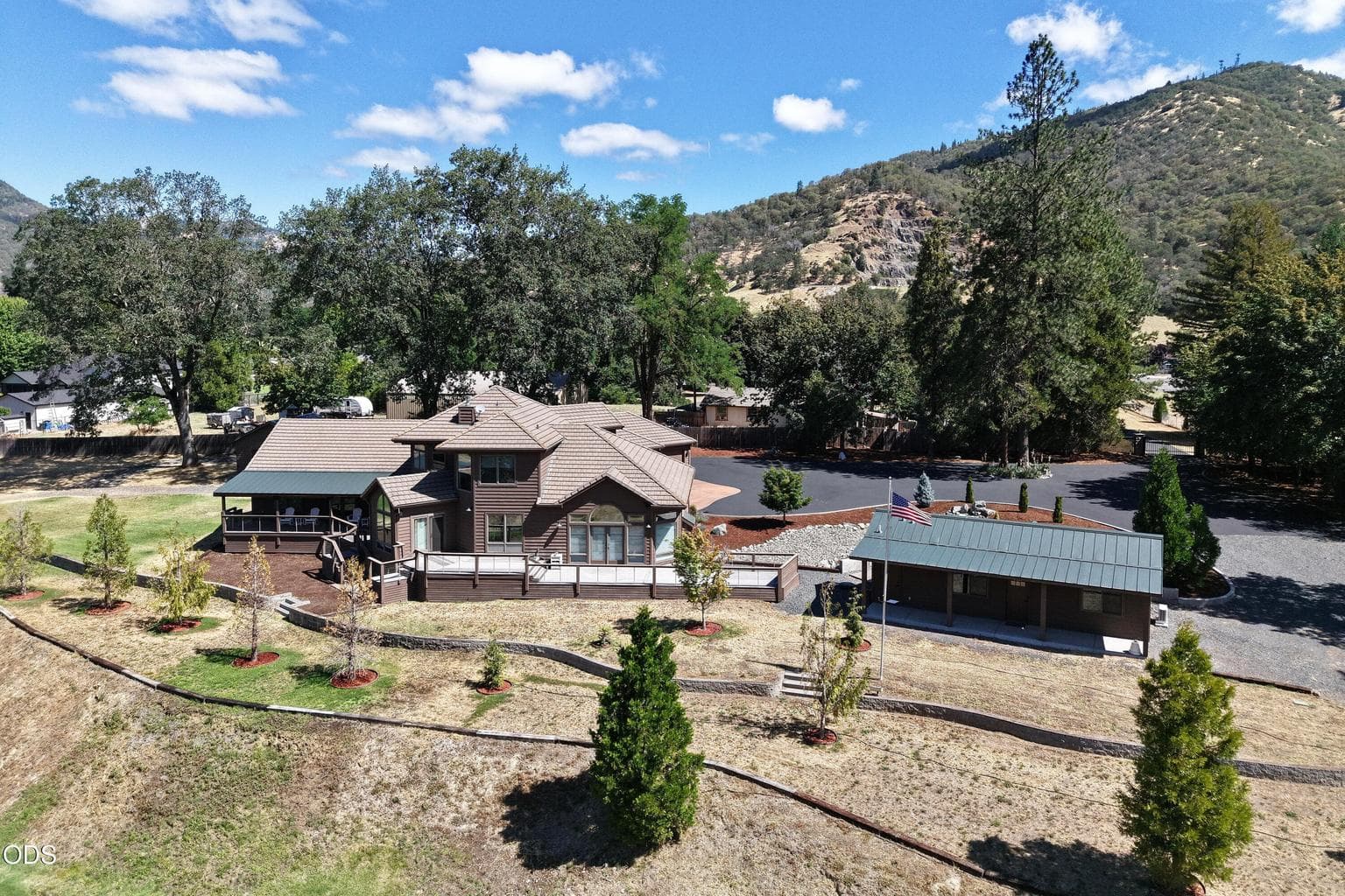 Photo of 1600 Second Avenue 5 of 60