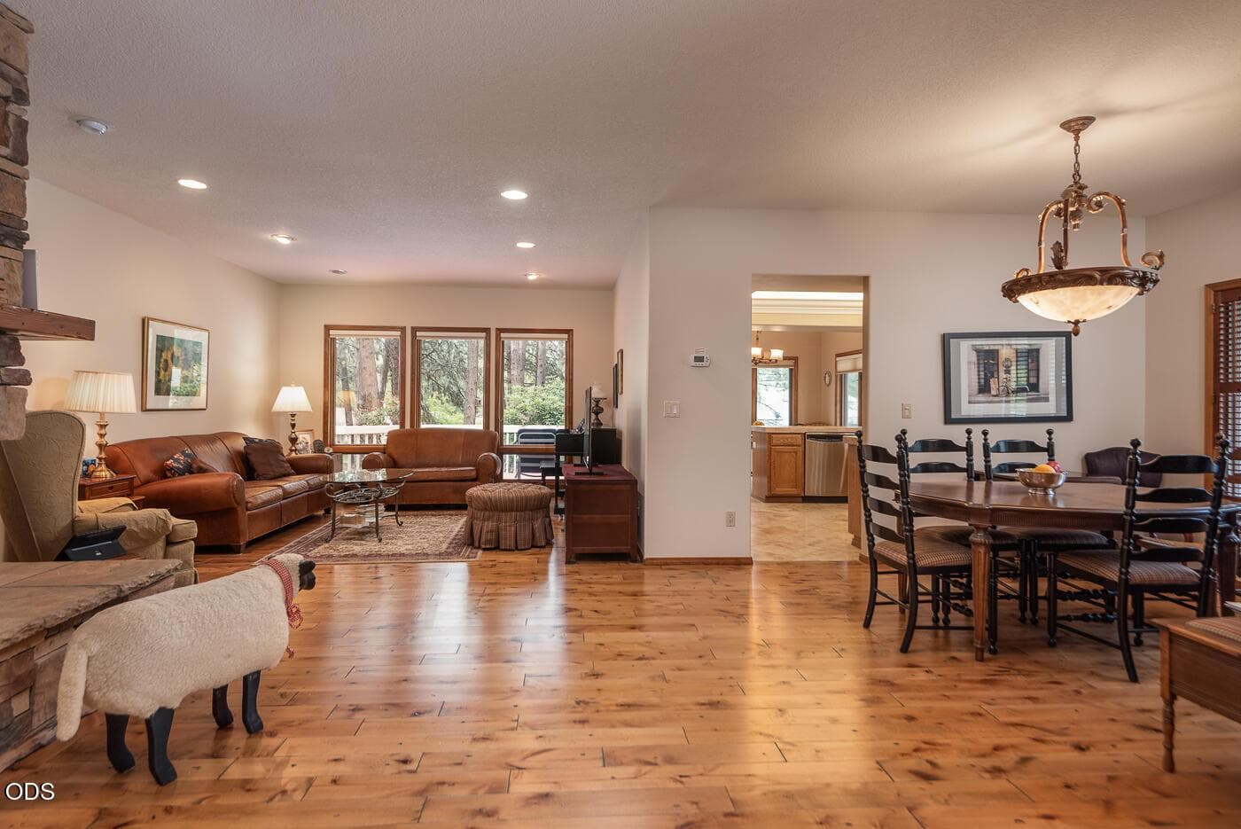 Photo of 60894 Willow Creek Loop 11 of 36