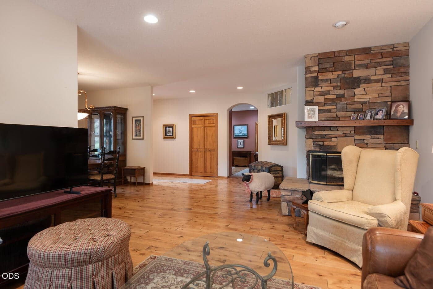 Photo of 60894 Willow Creek Loop 14 of 36