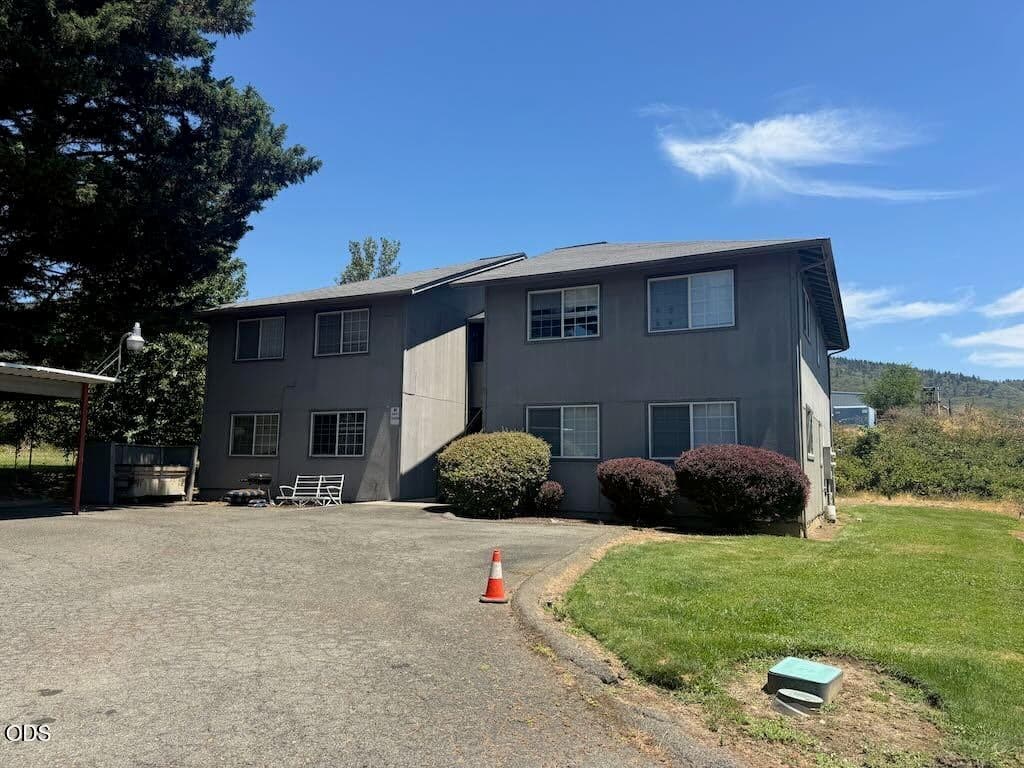 Photo of 2145 Heidi Lane 1 of 11