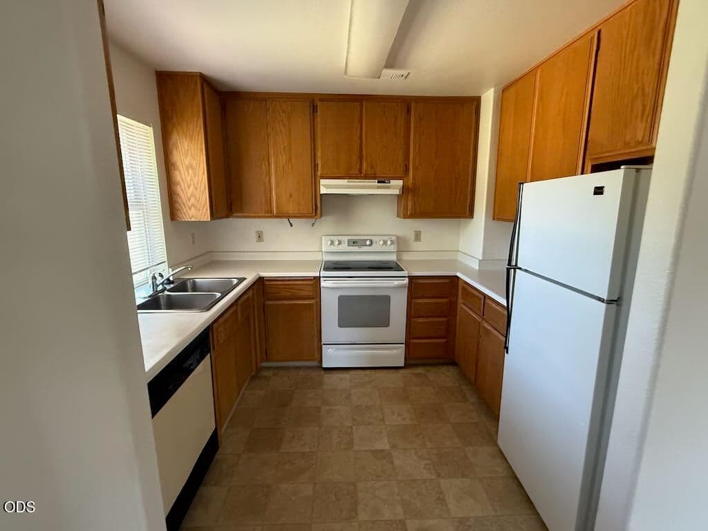 Photo of 2145 Heidi Lane 4 of 11