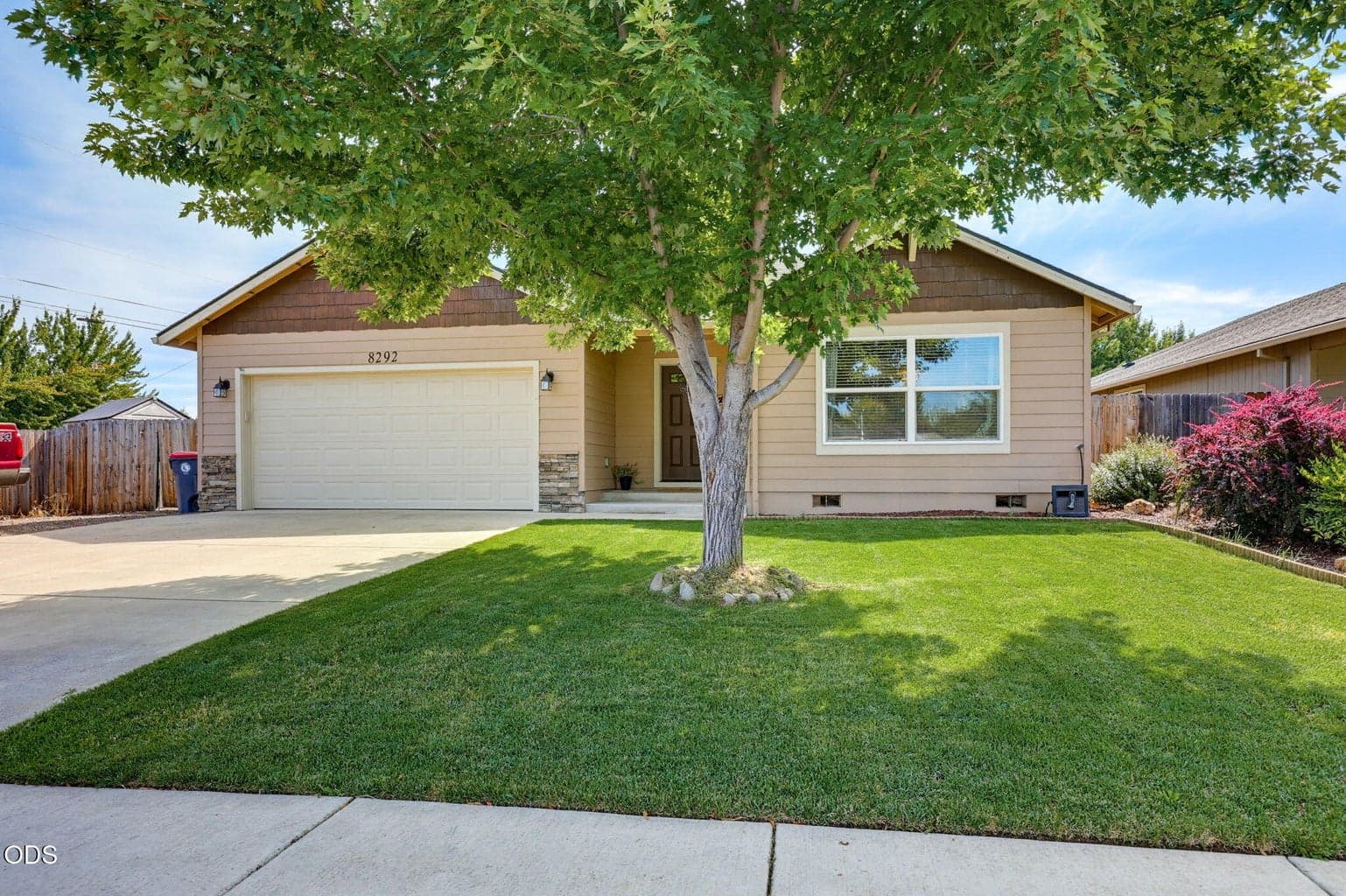 Photo of 8292 29th 2 of 39