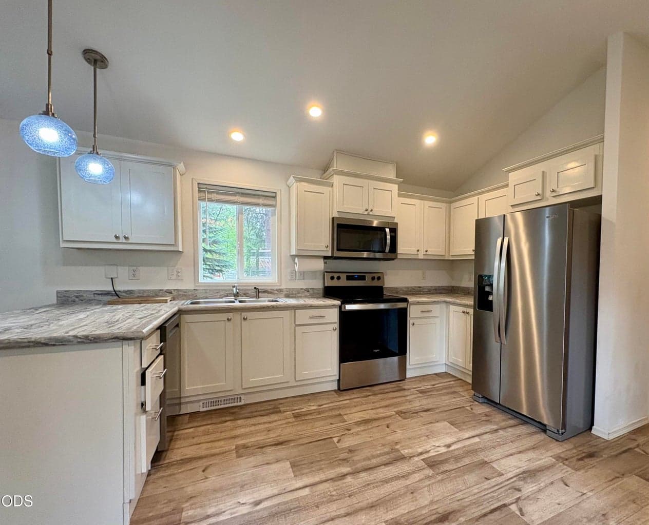 Photo of 61060 Kings Lane 1 of 13