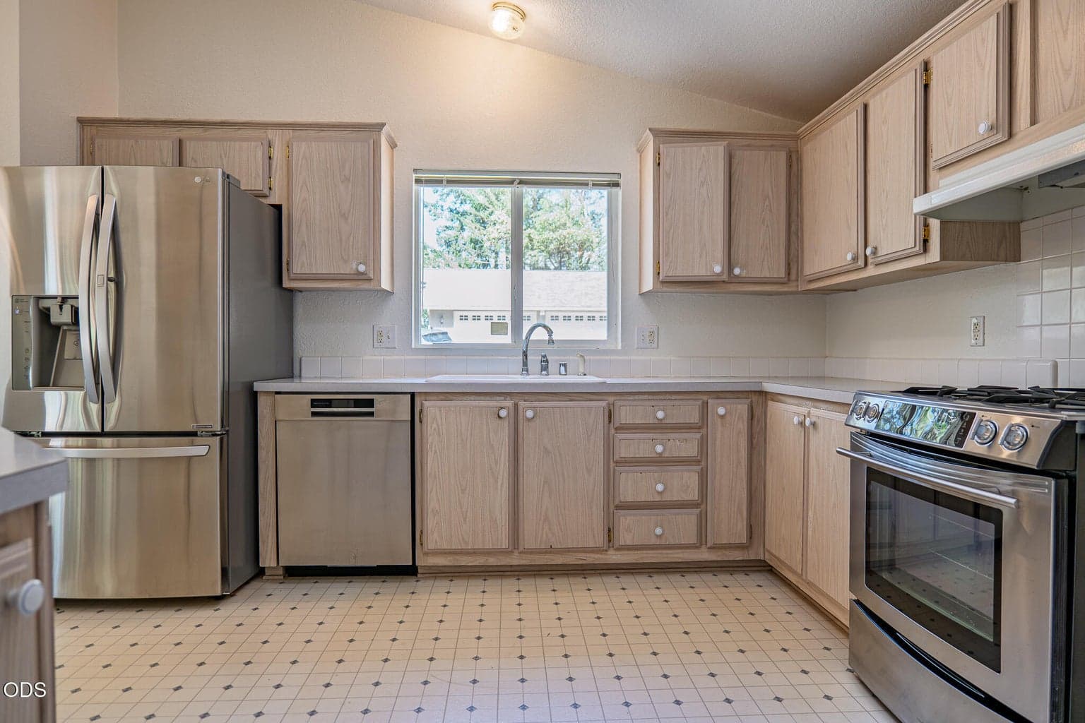 Photo of 11020 Applegate 3 of 36