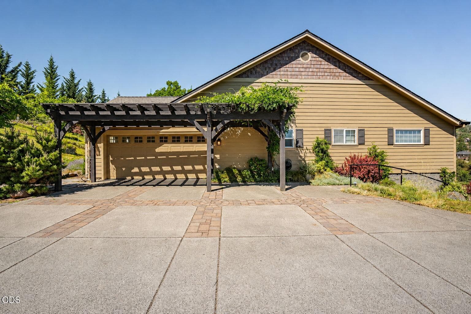 Photo of 651 Holton 3 of 47