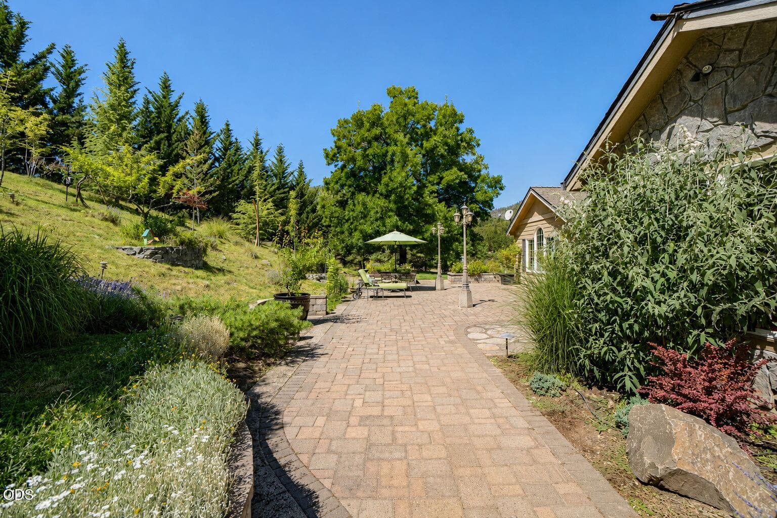 Photo of 651 Holton 5 of 47