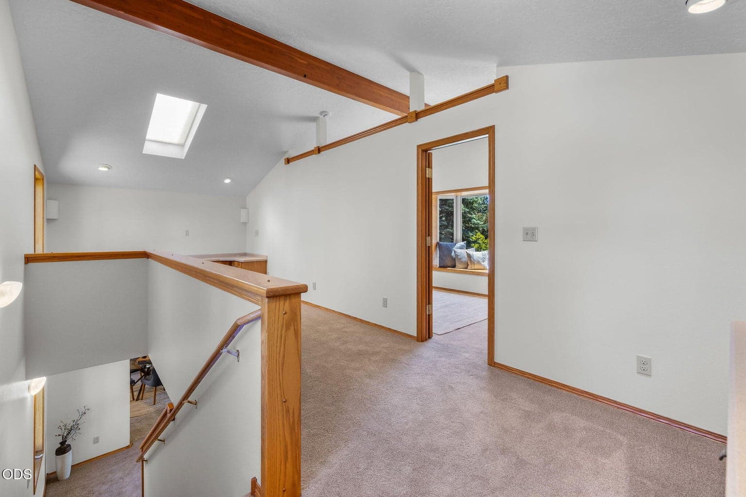 Versatile upstairs loft area