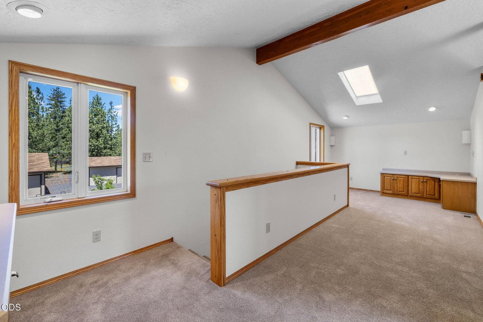 Versatile upstairs loft area