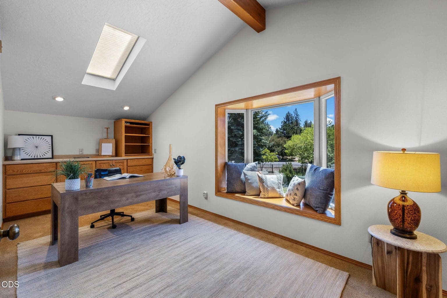 Versatile upstairs loft area