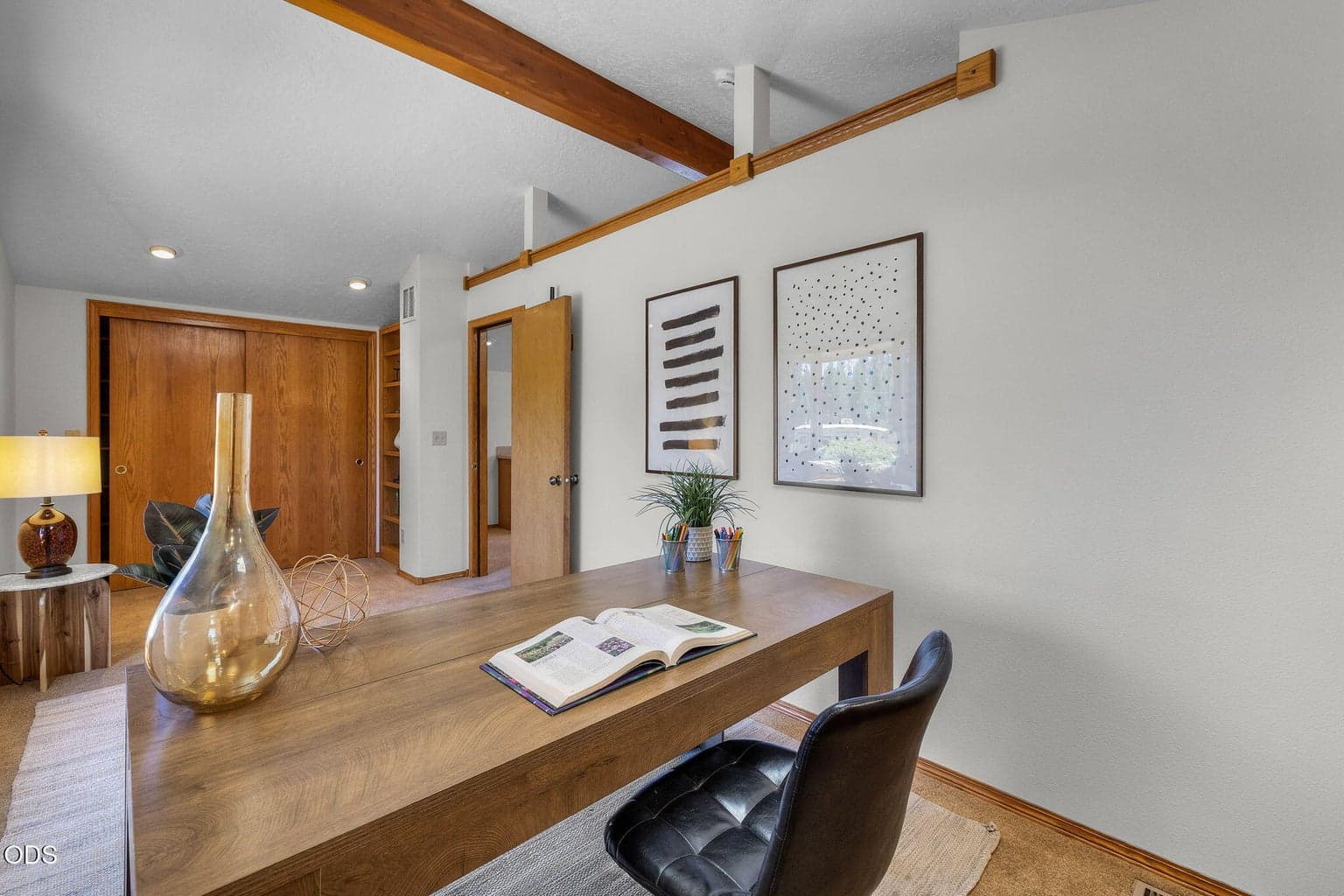Versatile upstairs loft area