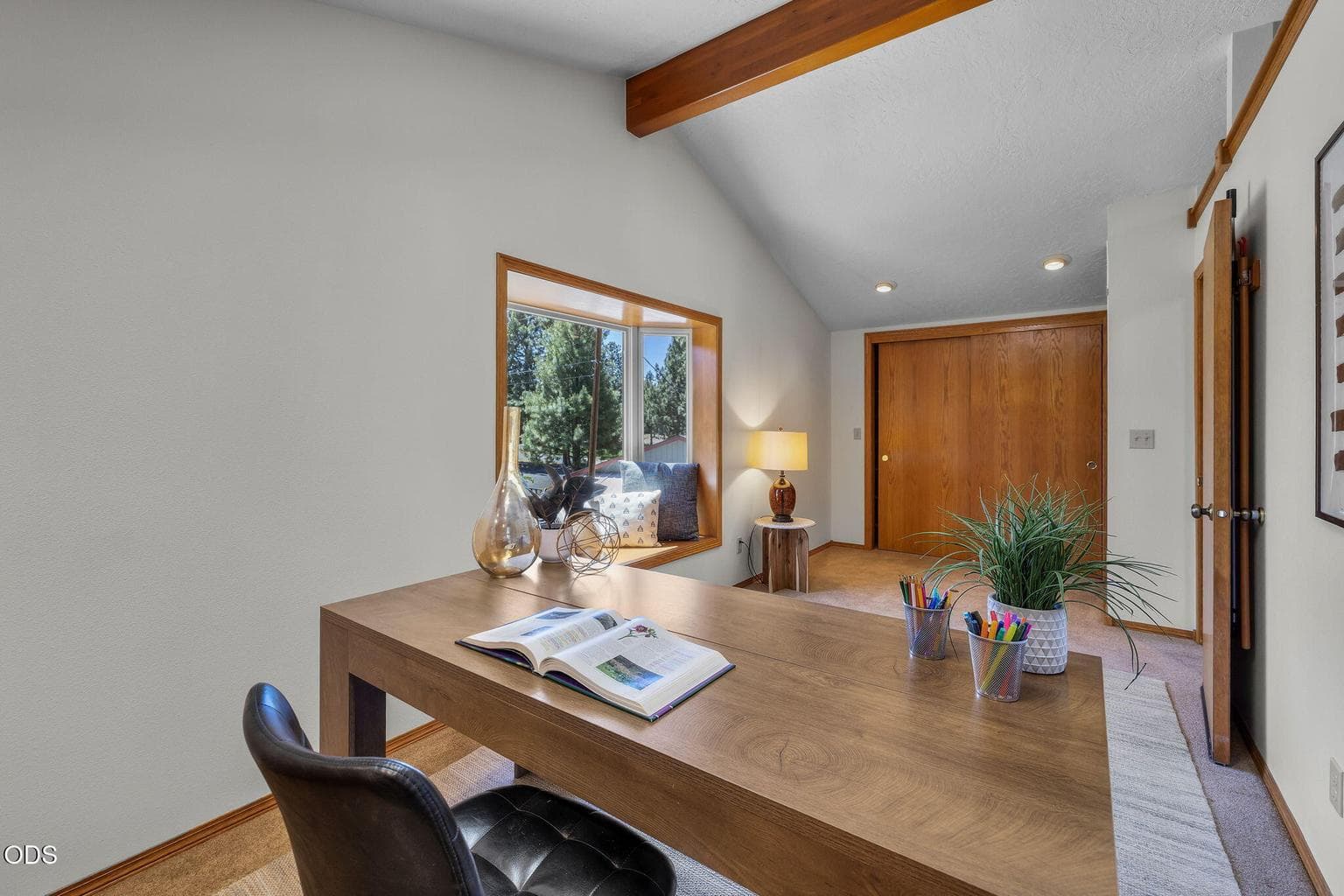 Versatile upstairs loft area