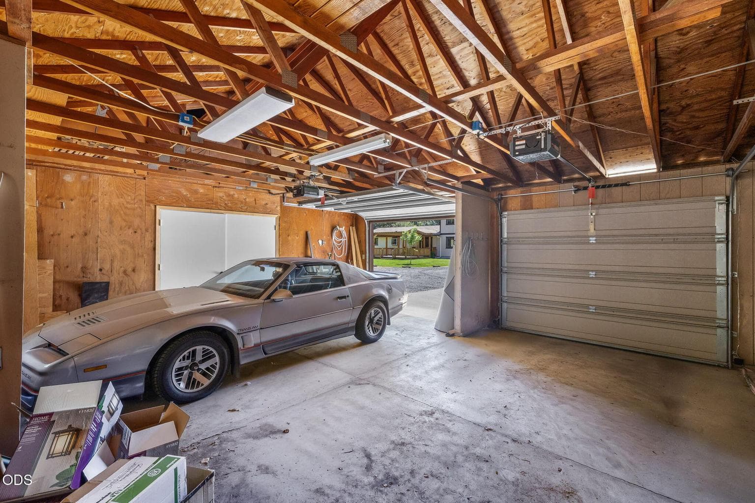 Detached 2 car garage w/ shop area
