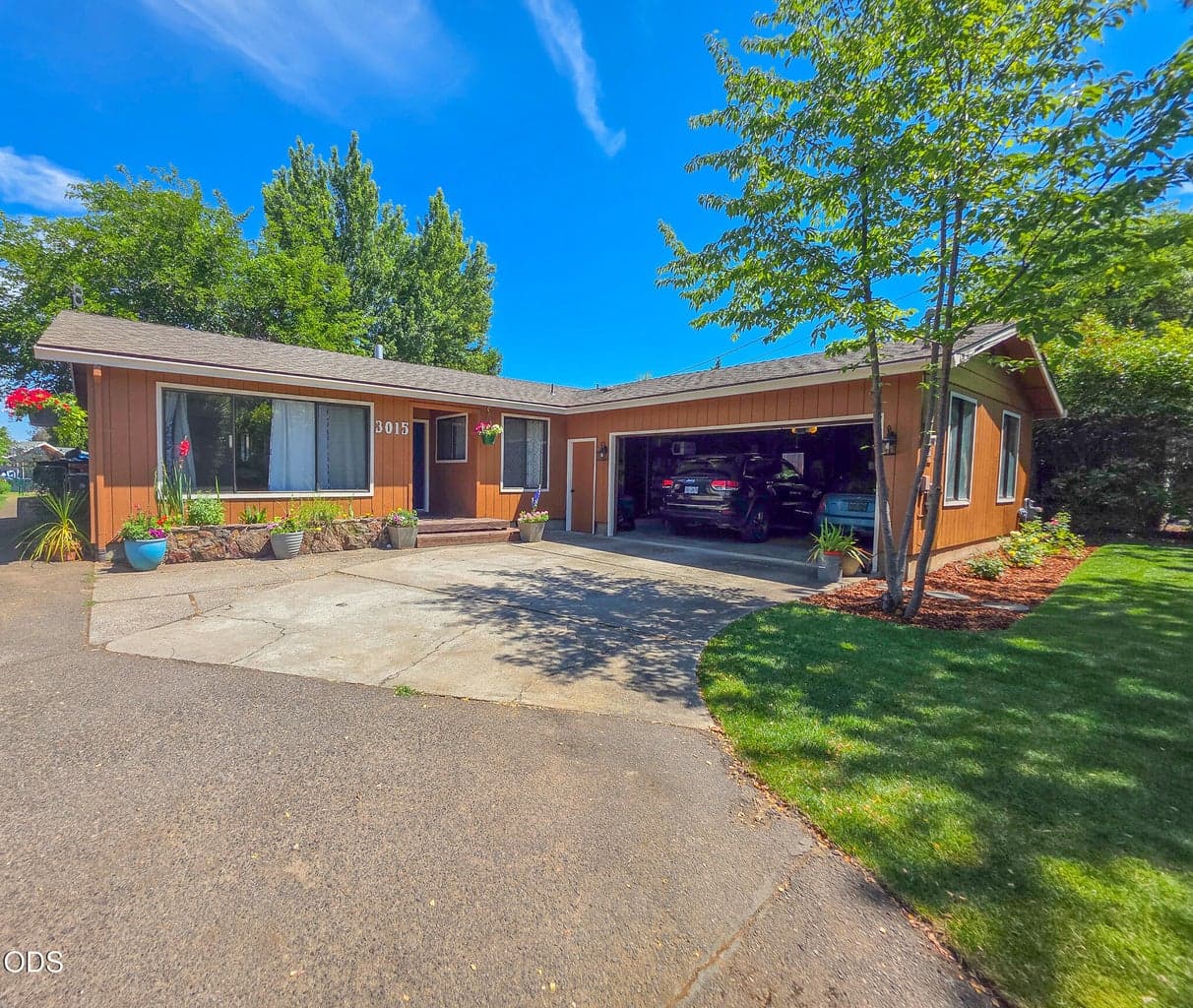 Photo of 3015 Lone Pine 1 of 34
