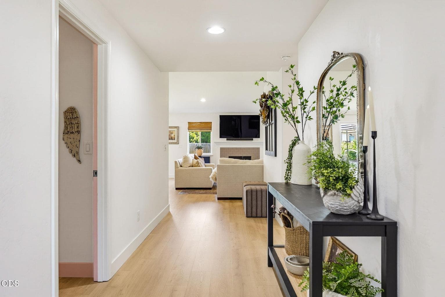 Photo of 630 Woodlark 5 of 34