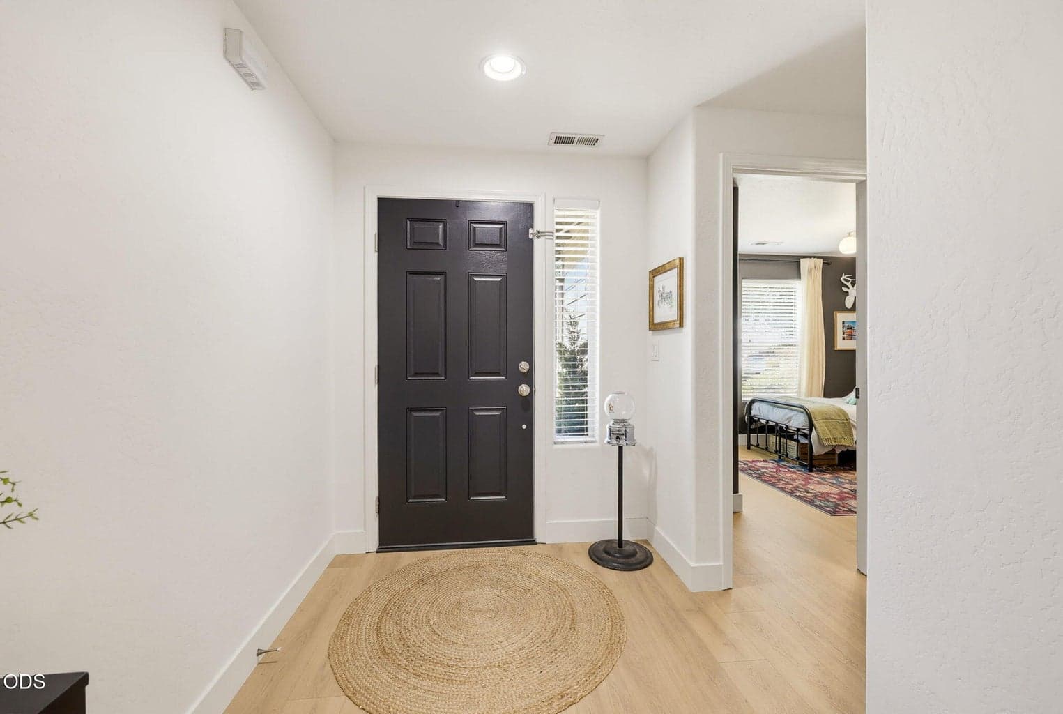 Photo of 630 Woodlark 4 of 34