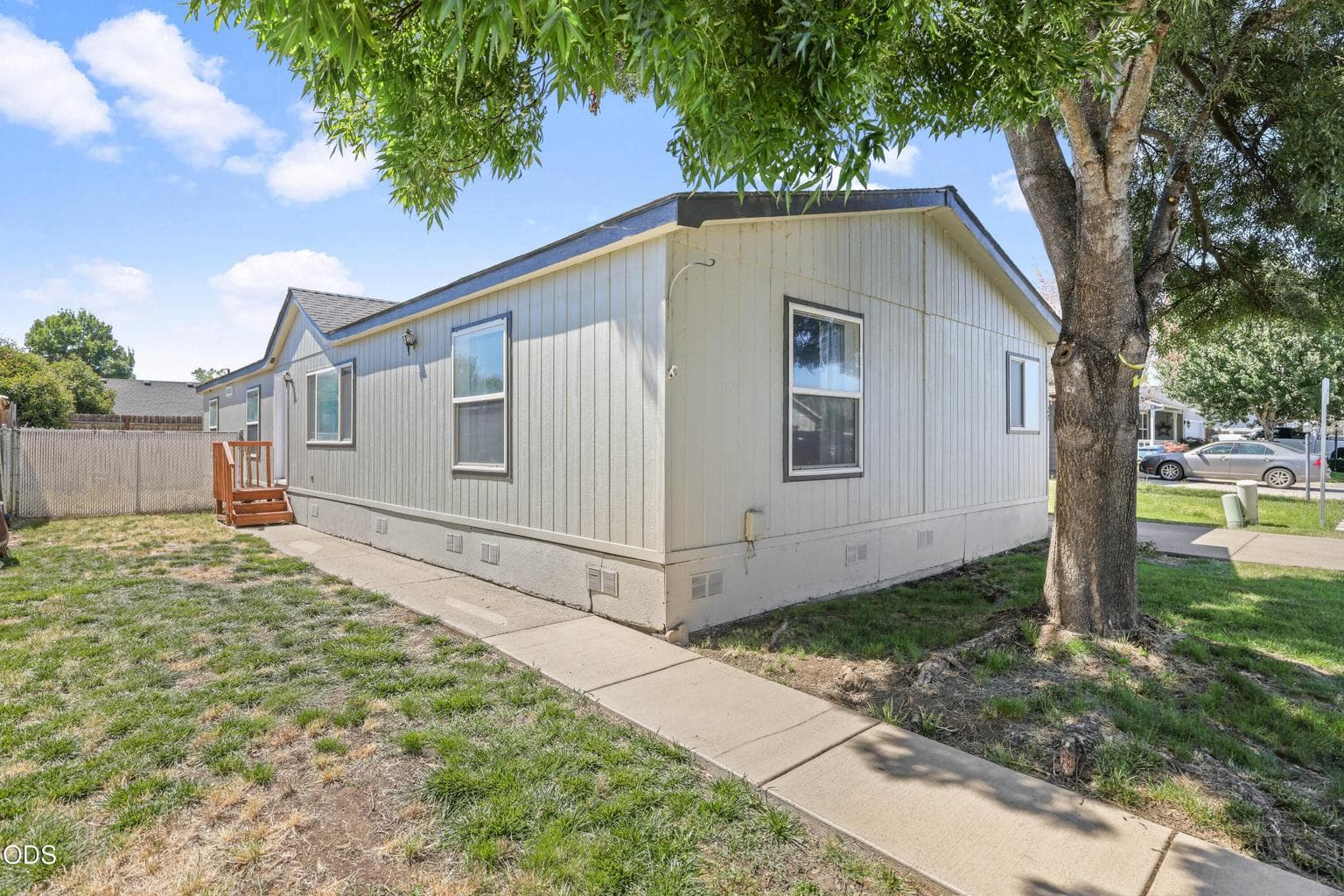Photo of 633 Archwood 2 of 26