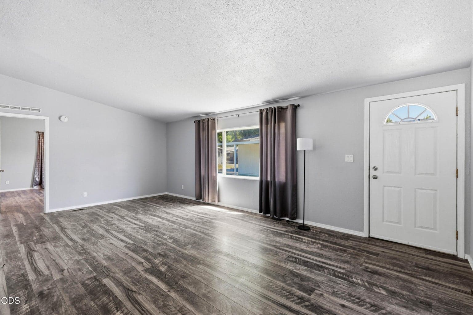Photo of 633 Archwood 3 of 26