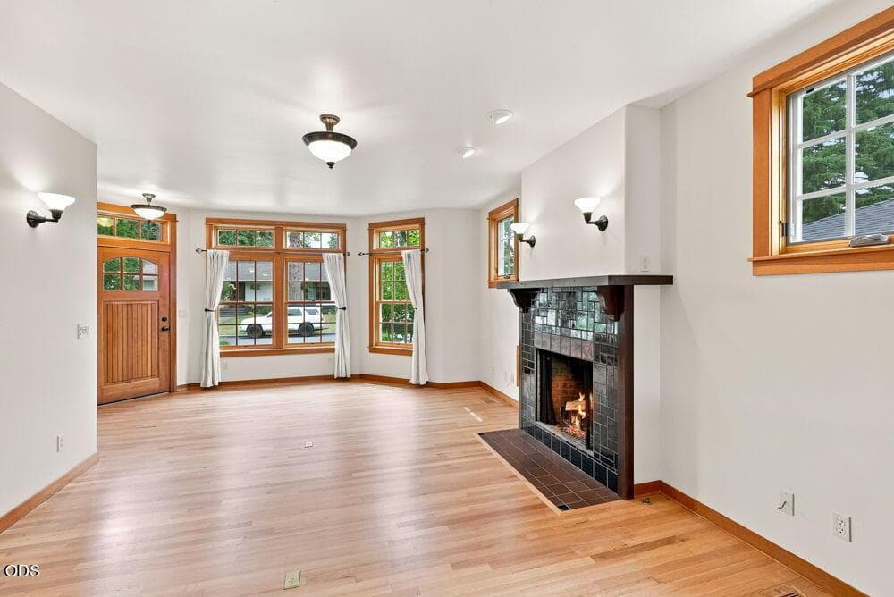 Photo of 425 State Street 4 of 74