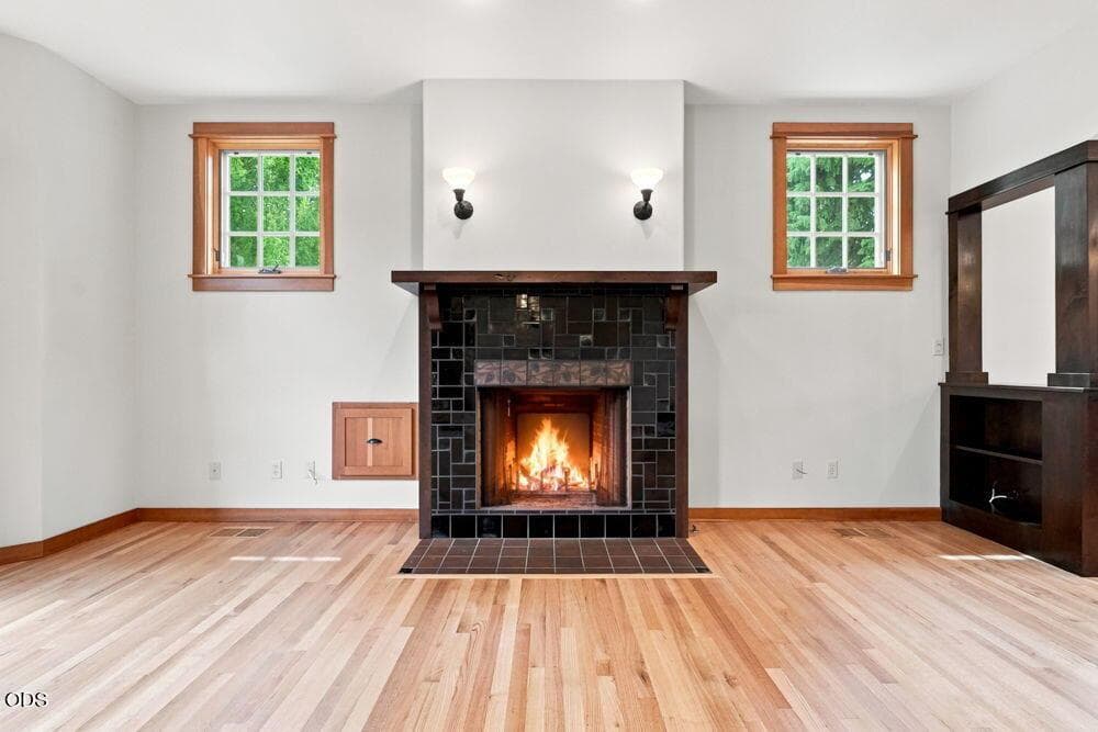 Photo of 425 State Street 5 of 74