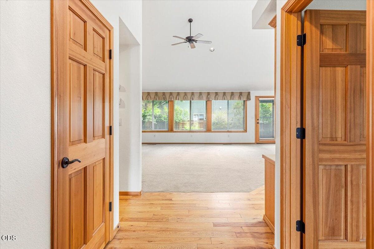 Photo of 61274 Columbine Lane 4 of 42