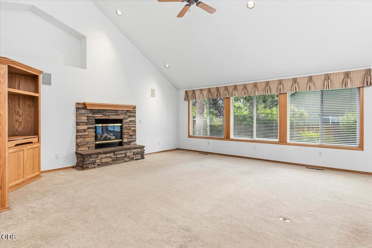 Photo of 61274 Columbine Lane 5 of 42