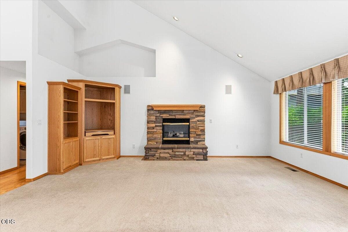 Photo of 61274 Columbine Lane 6 of 42