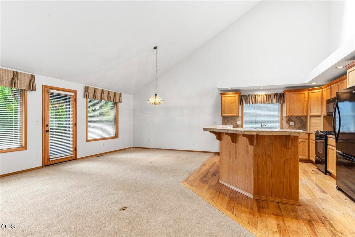 Photo of 61274 Columbine Lane 9 of 42