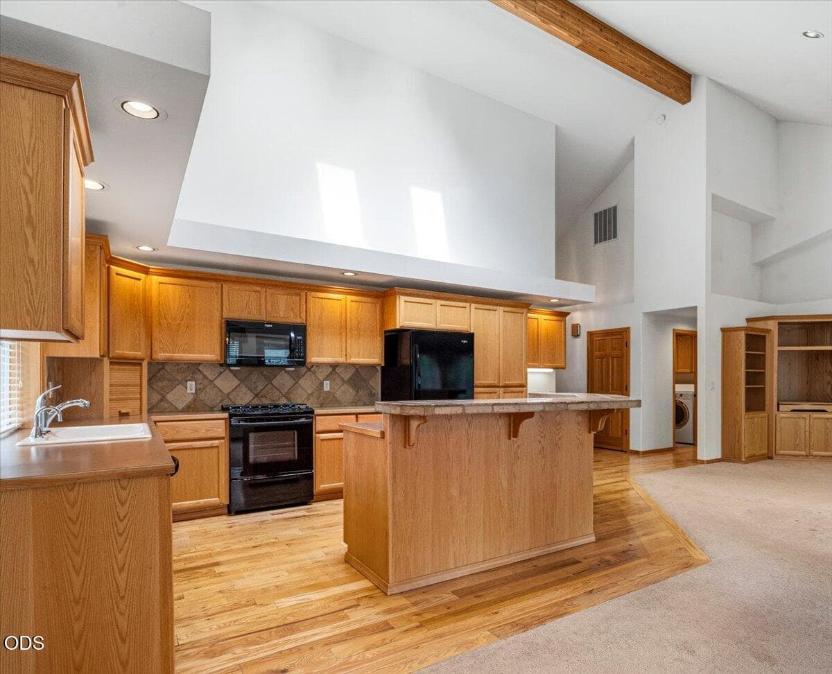 Photo of 61274 Columbine Lane 12 of 42