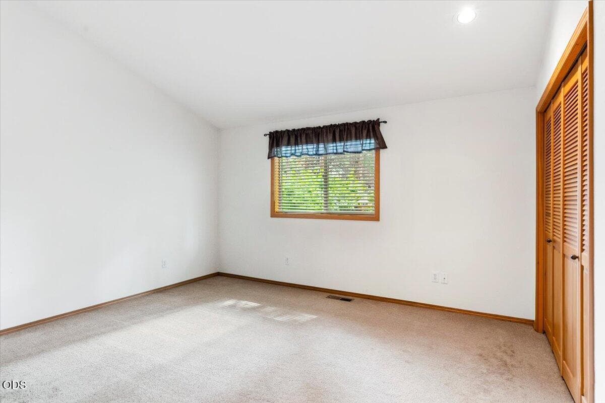 Photo of 61274 Columbine Lane 15 of 42