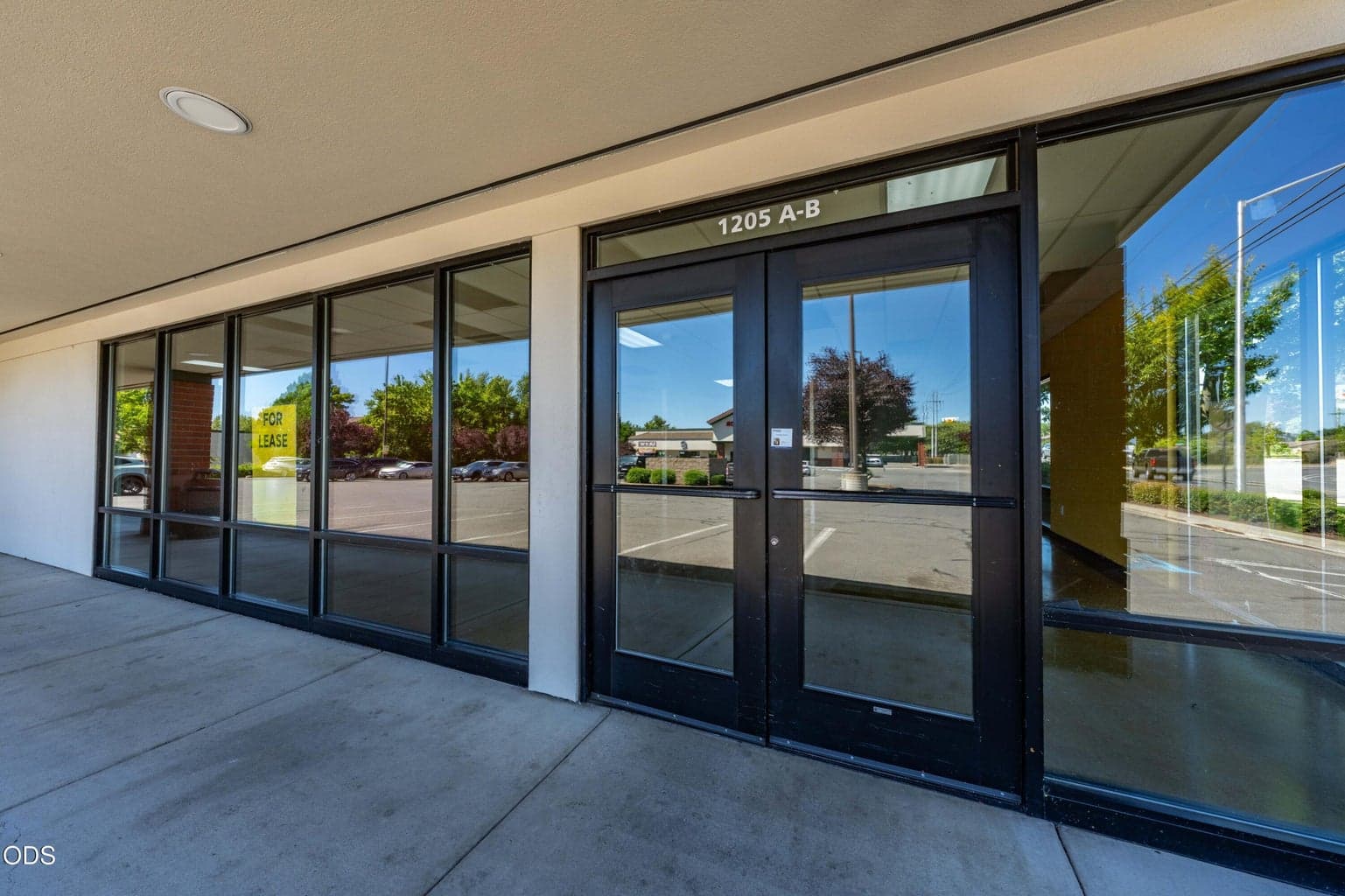 Photo of 1205 Plaza 5 of 30