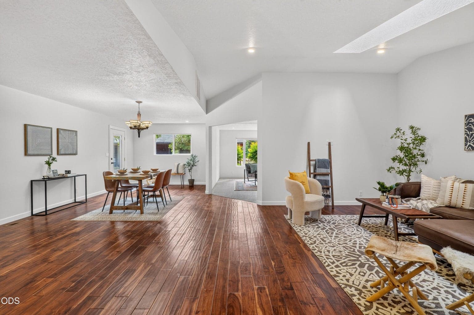 Photo of 1740 Southgate 5 of 44