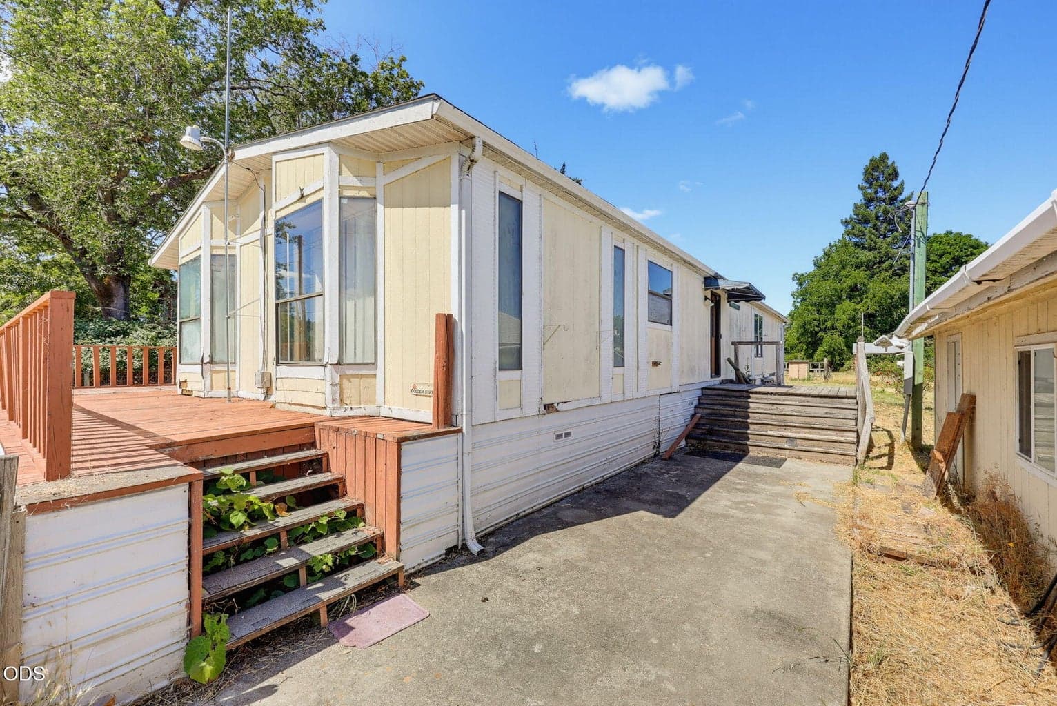 Photo of 1344 Leonard 3 of 34