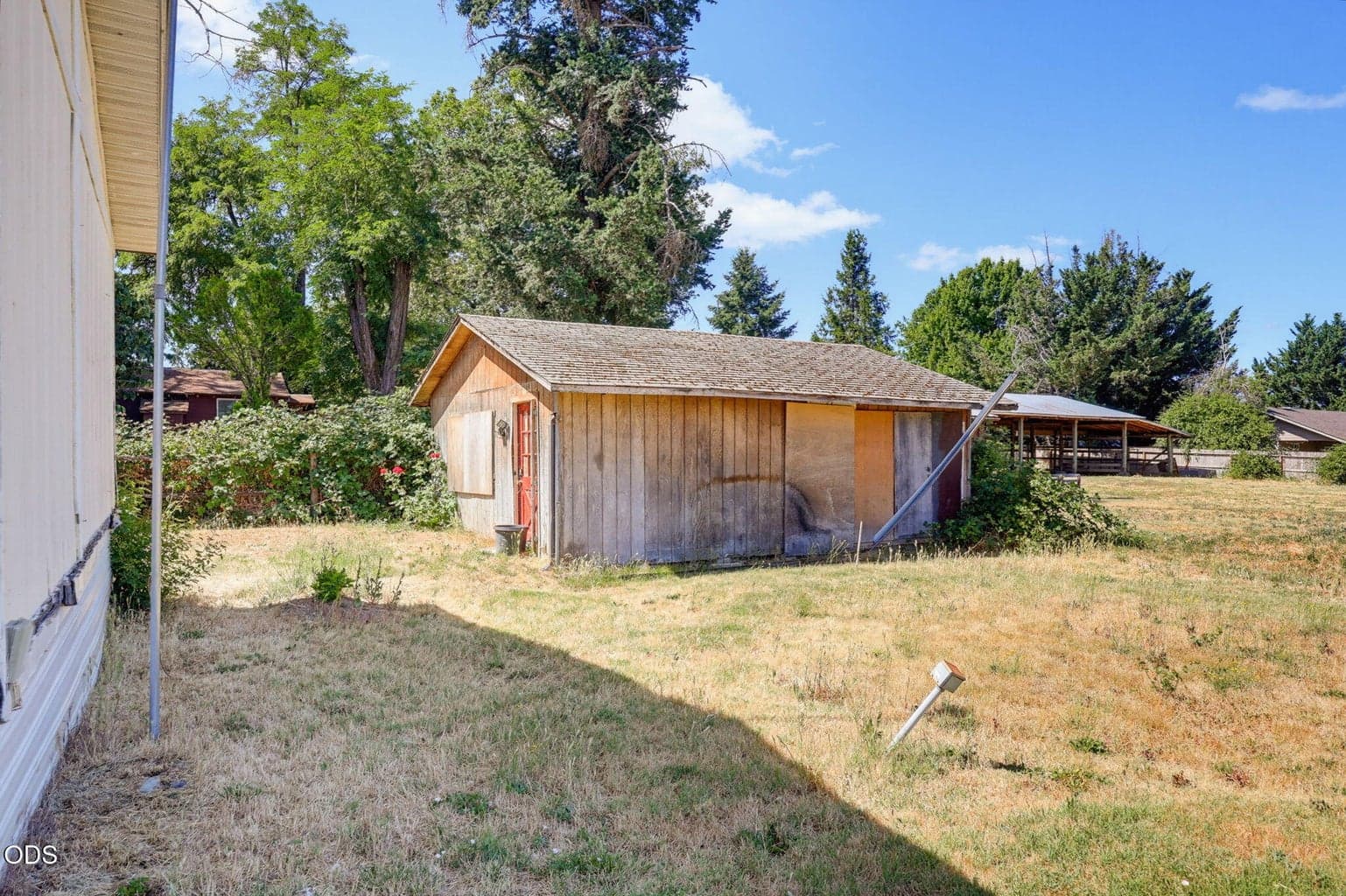 Photo of 1344 Leonard 4 of 34