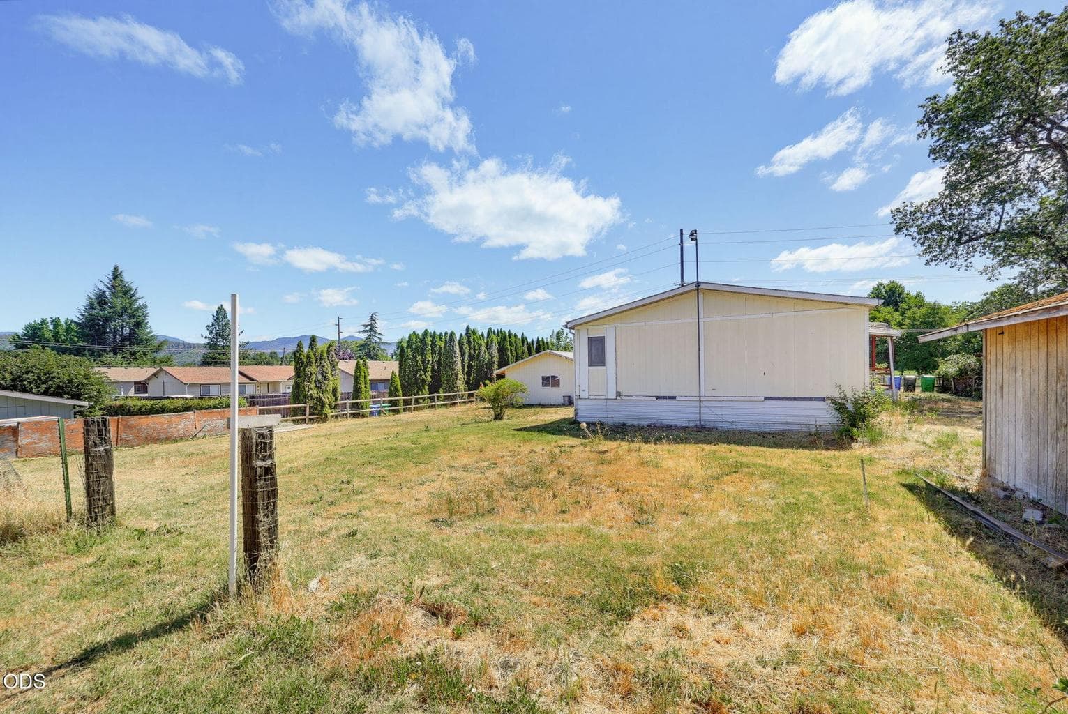 Photo of 1344 Leonard 5 of 34