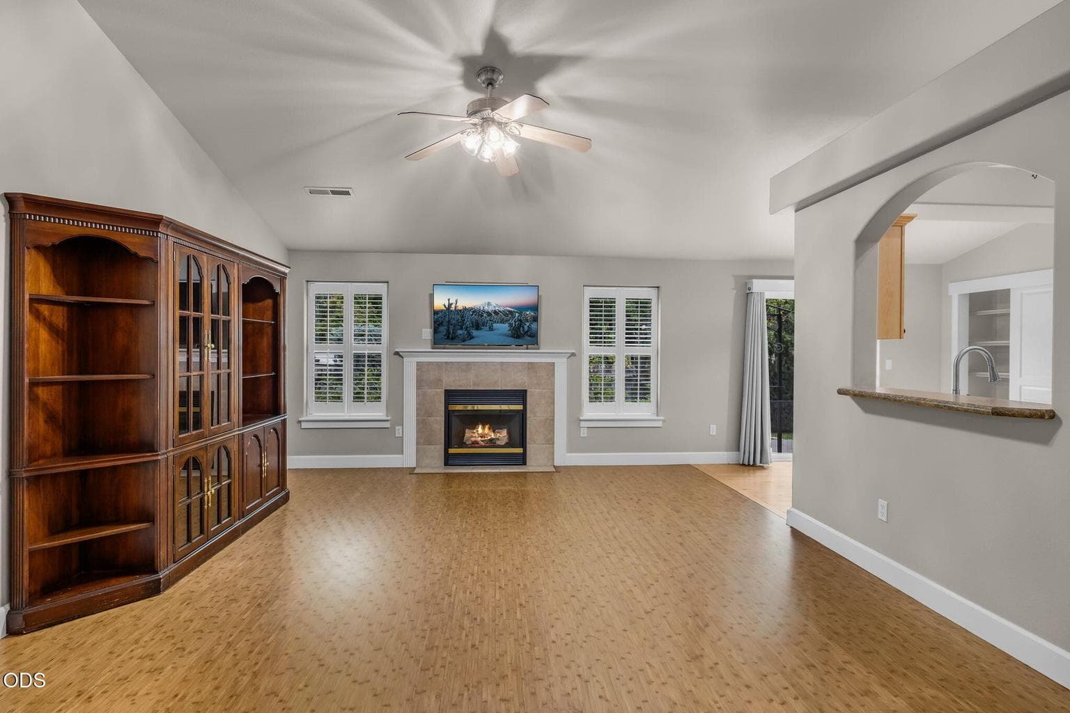 Photo of 2041 SW Obsidian Avenue 6 of 49