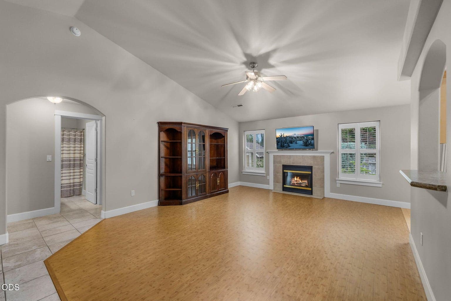 Photo of 2041 SW Obsidian Avenue 7 of 49