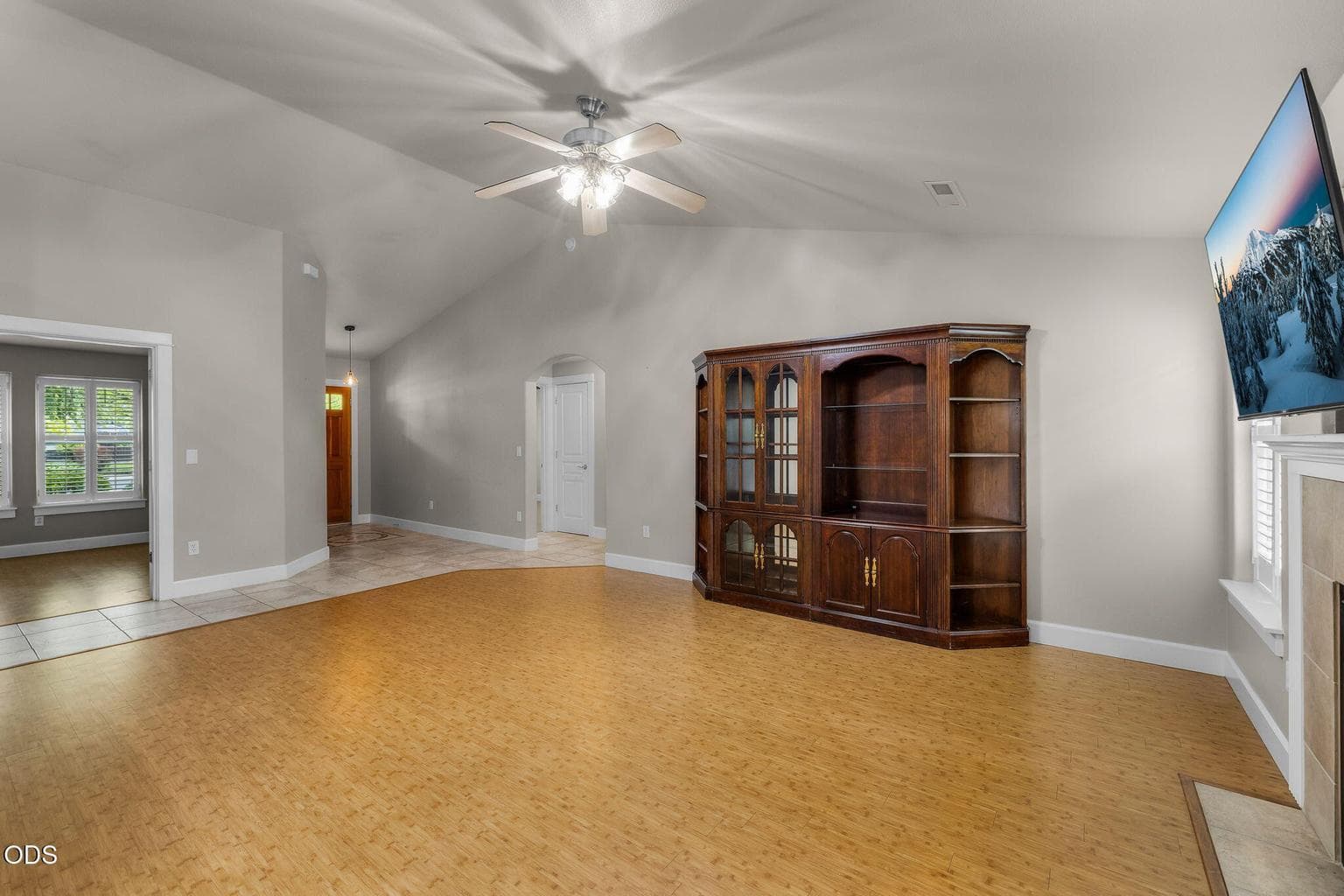 Photo of 2041 SW Obsidian Avenue 9 of 49