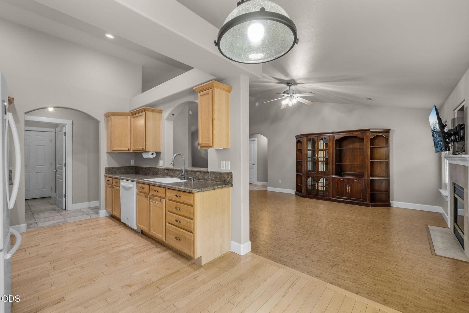 Photo of 2041 SW Obsidian Avenue 13 of 49
