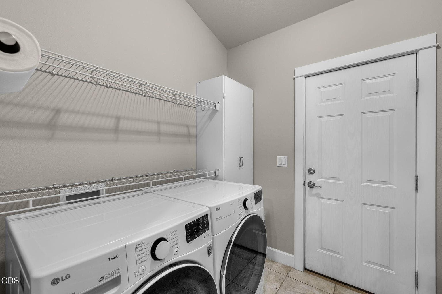 Photo of 2041 SW Obsidian Avenue 15 of 49