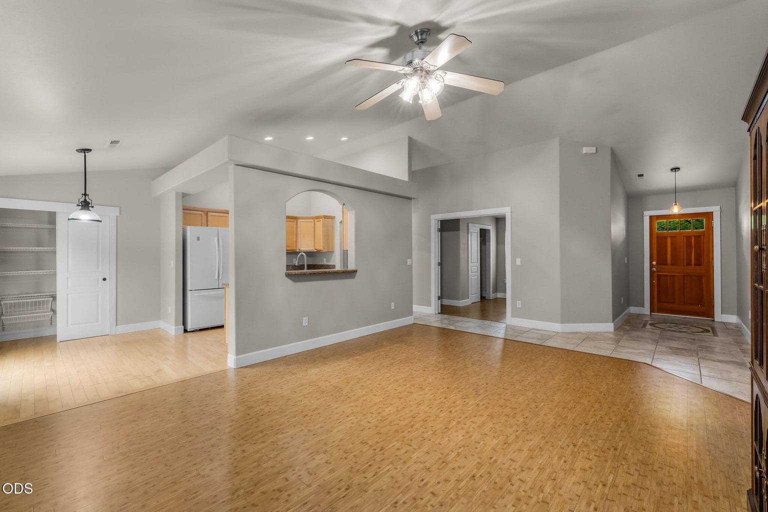 Photo of 2041 SW Obsidian Avenue 16 of 49