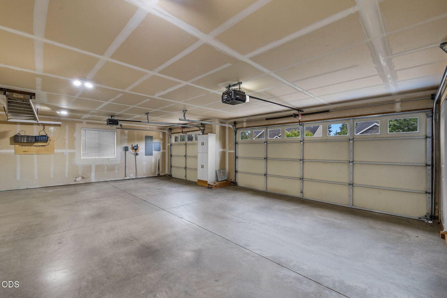 Photo of 2041 SW Obsidian Avenue 33 of 49
