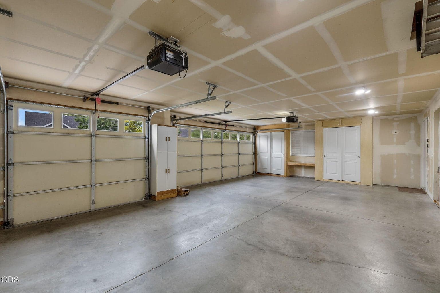 Photo of 2041 SW Obsidian Avenue 34 of 49