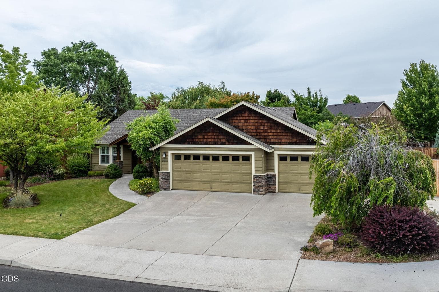 Photo of 2041 SW Obsidian Avenue 44 of 49