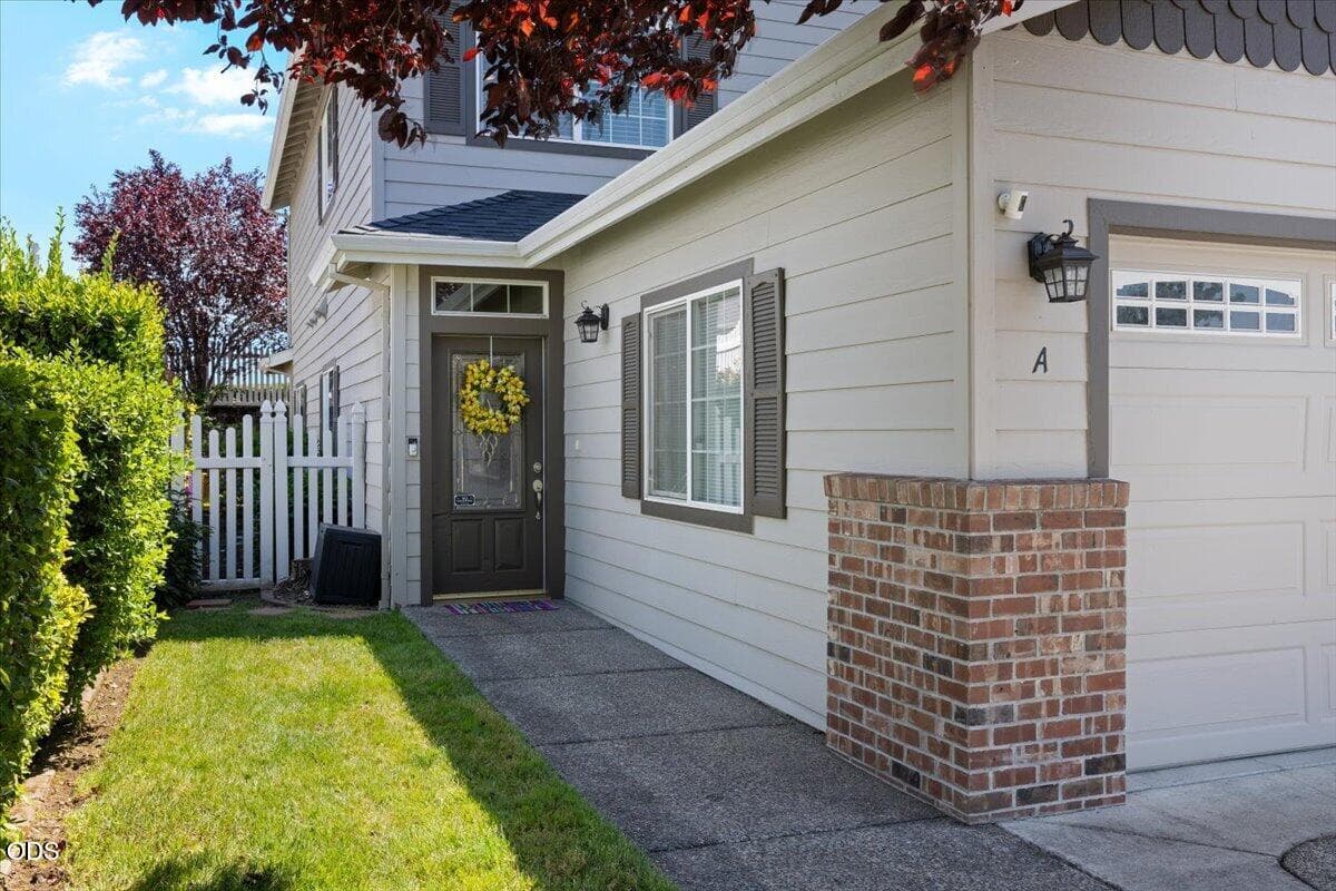 Photo of 1508 Hollyhock Drive 3 of 24