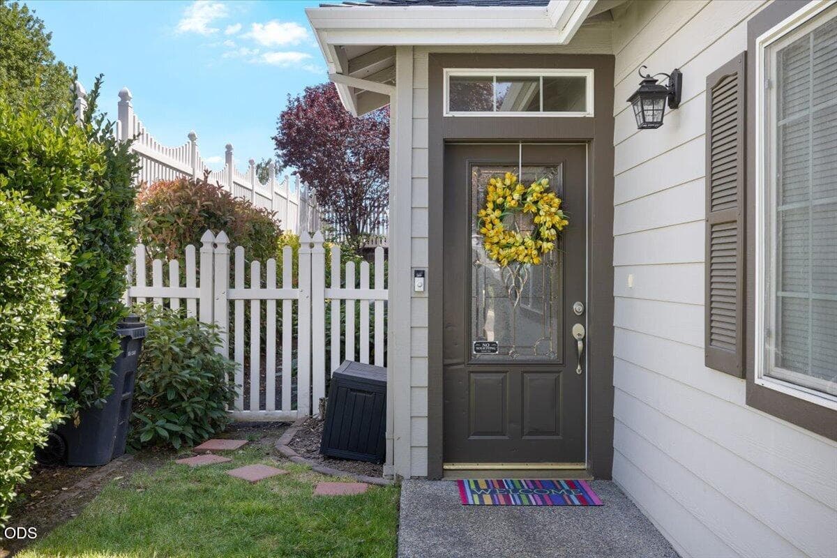 Photo of 1508 Hollyhock Drive 4 of 24